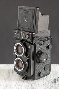 Analoge Mittelformatkamera Yashica Mat 124G, mein jüngster Zugang zur Fotoausrüstung.
