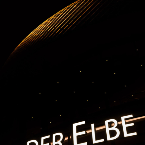 Das Theater an der Elbe am Vorabend der Eröffnung der Elbphilharmonie