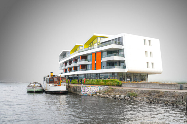 Moderne Architektur am Ballastkai im Hafen von Flensburg.