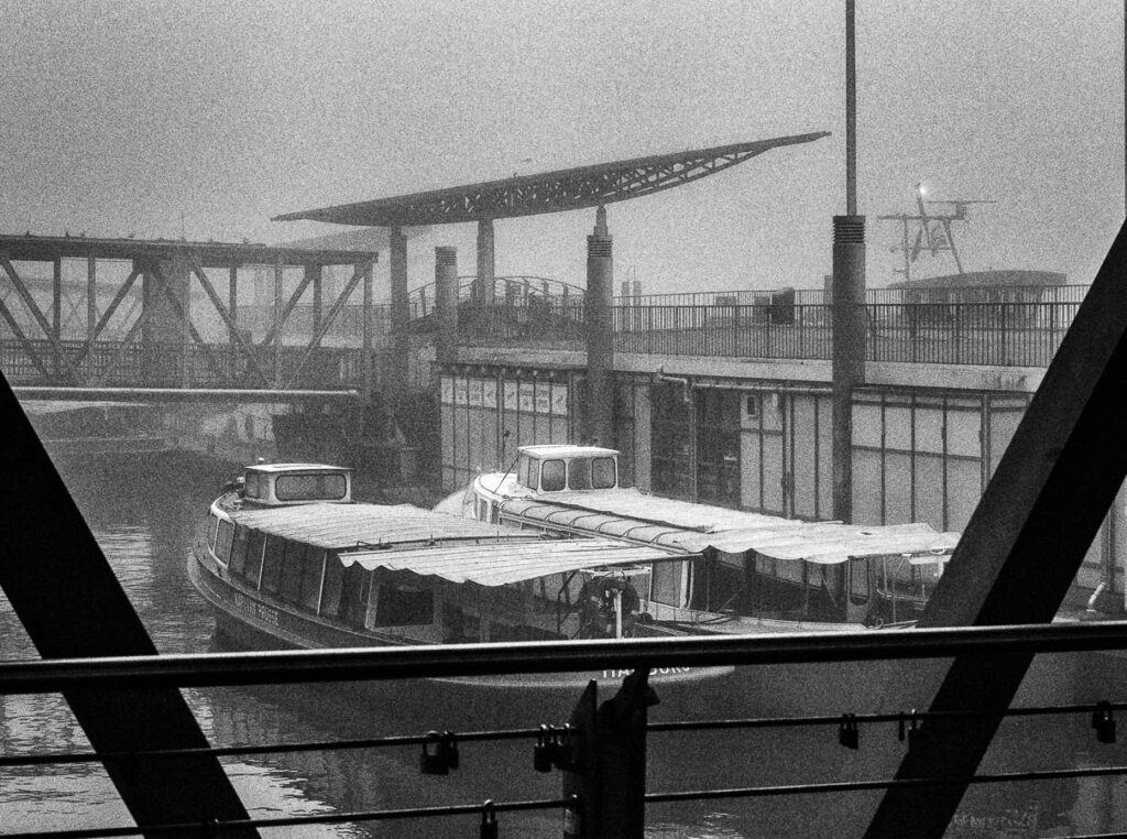 Barkasen im Hafen