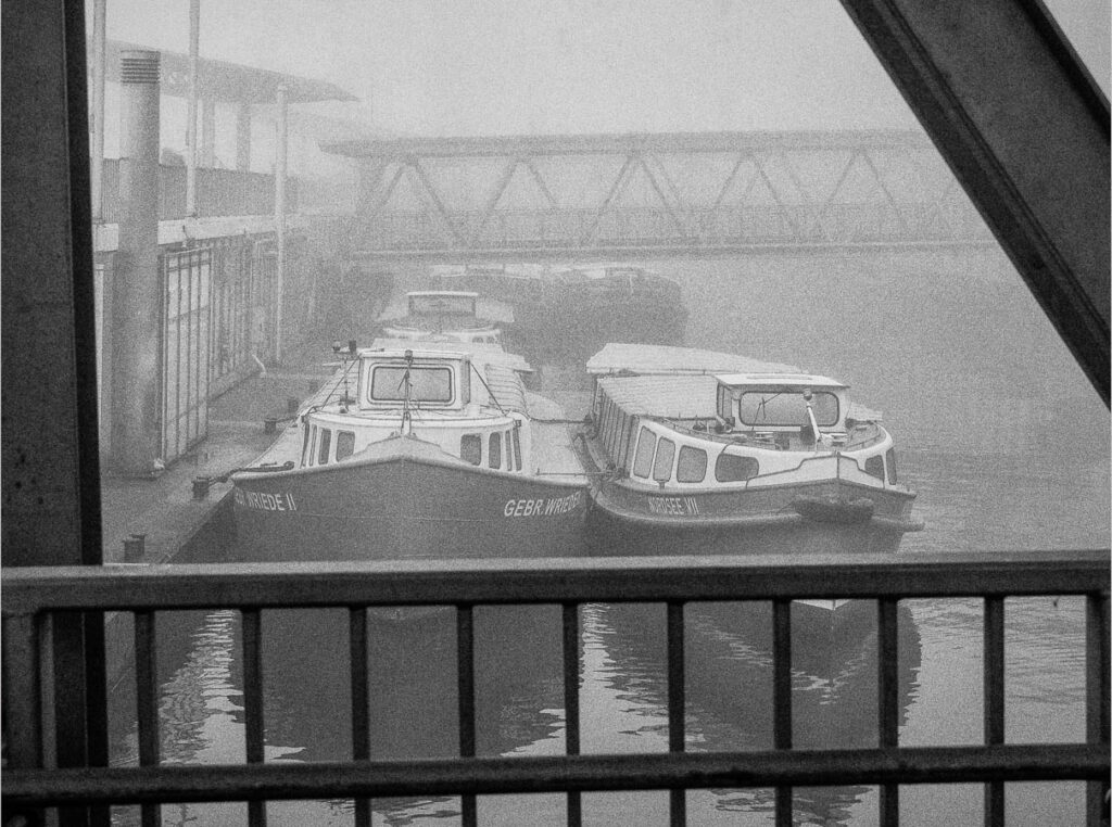 Barkassen im Nebel