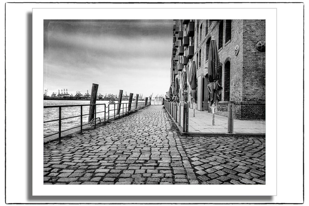 Fineart-Print von einem Gebäude am Fischmarkt Hamburg