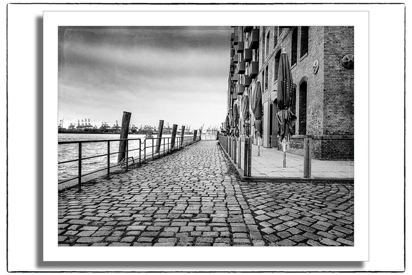 Fineart-Print von einem Gebäude am Fischmarkt Hamburg