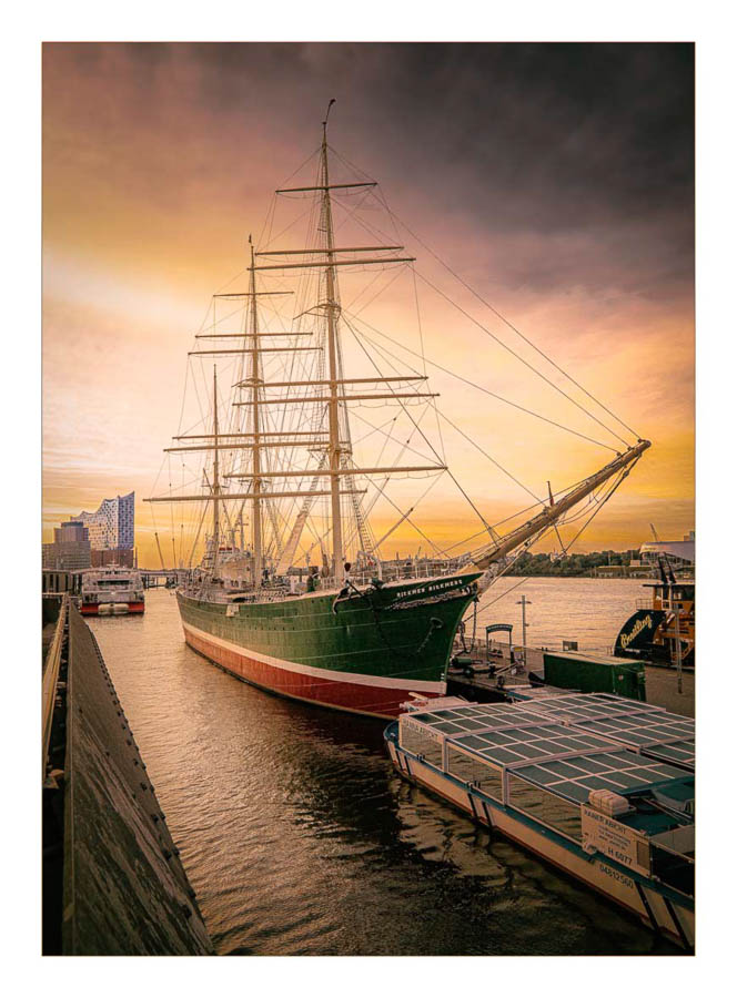 Rickmer Rickmers im Sonnenaufgang - 2023 Rickmer Rickmers im Sonnenaufgang - 2023