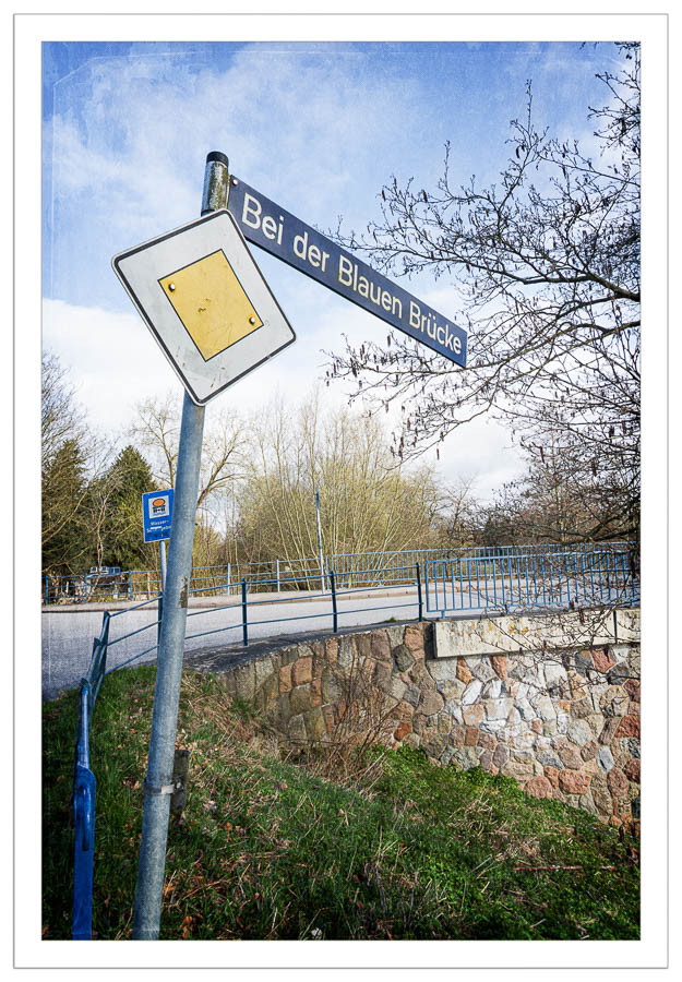Straßenschild "Bei der Blauen Brücke" in Neuengammer, Vierlande
